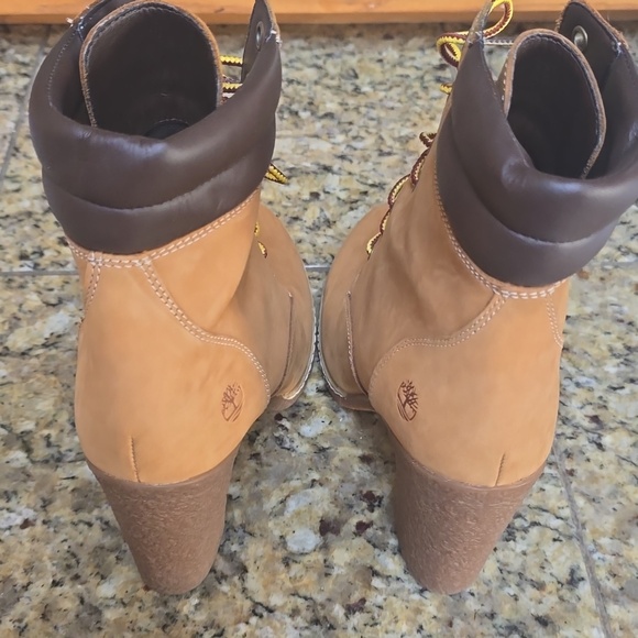 Timberland Tan Nubuck Lace-Up Block Heel Boots Size 7.5 - Picture 4 of 12